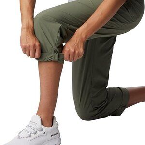 Columbia Women's Straight Leg Cargo Capri Roll Up Pants, Cypress Size XL